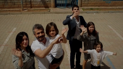 Her (2021) s03e112 (7)