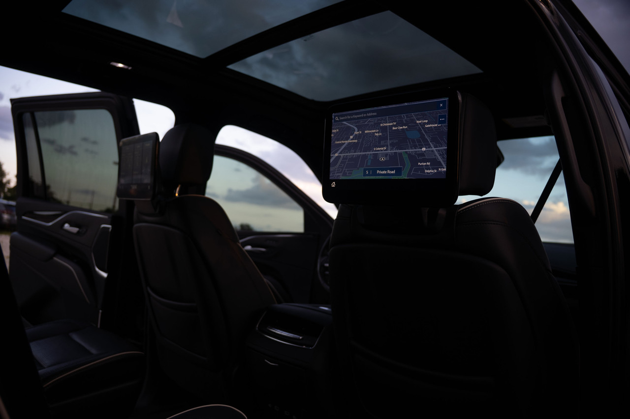 Cadillac Escalade View 13