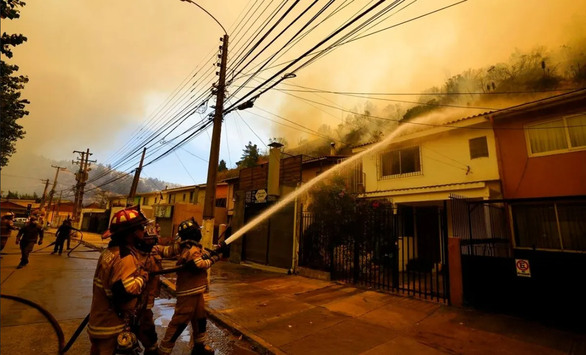 Chile logra extinguir los incendios forestales en Valparaíso