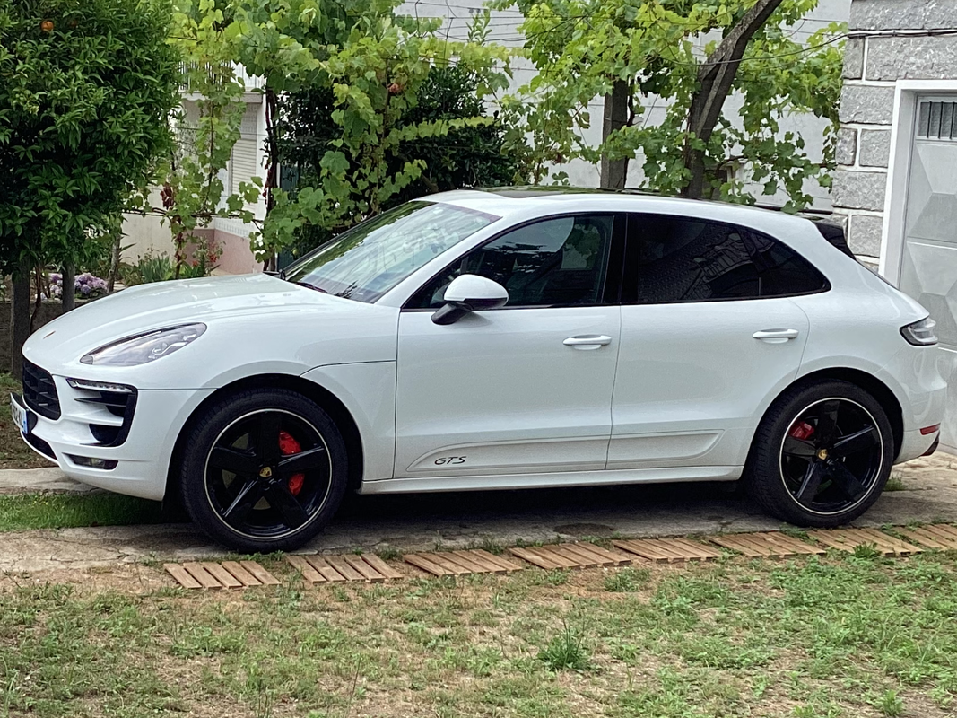 60012B79-05CF-487F-B99A-2CC165BB6AAC