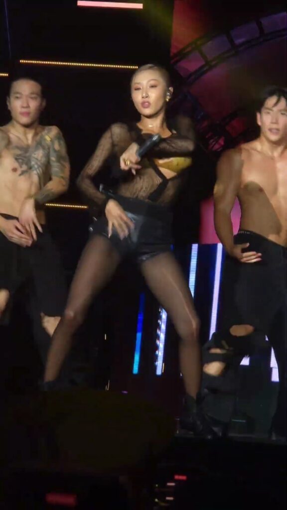 20240824-HWASA-hwasa-woteobam-suwon-2024-1080p-mp4-000192400-576x1024