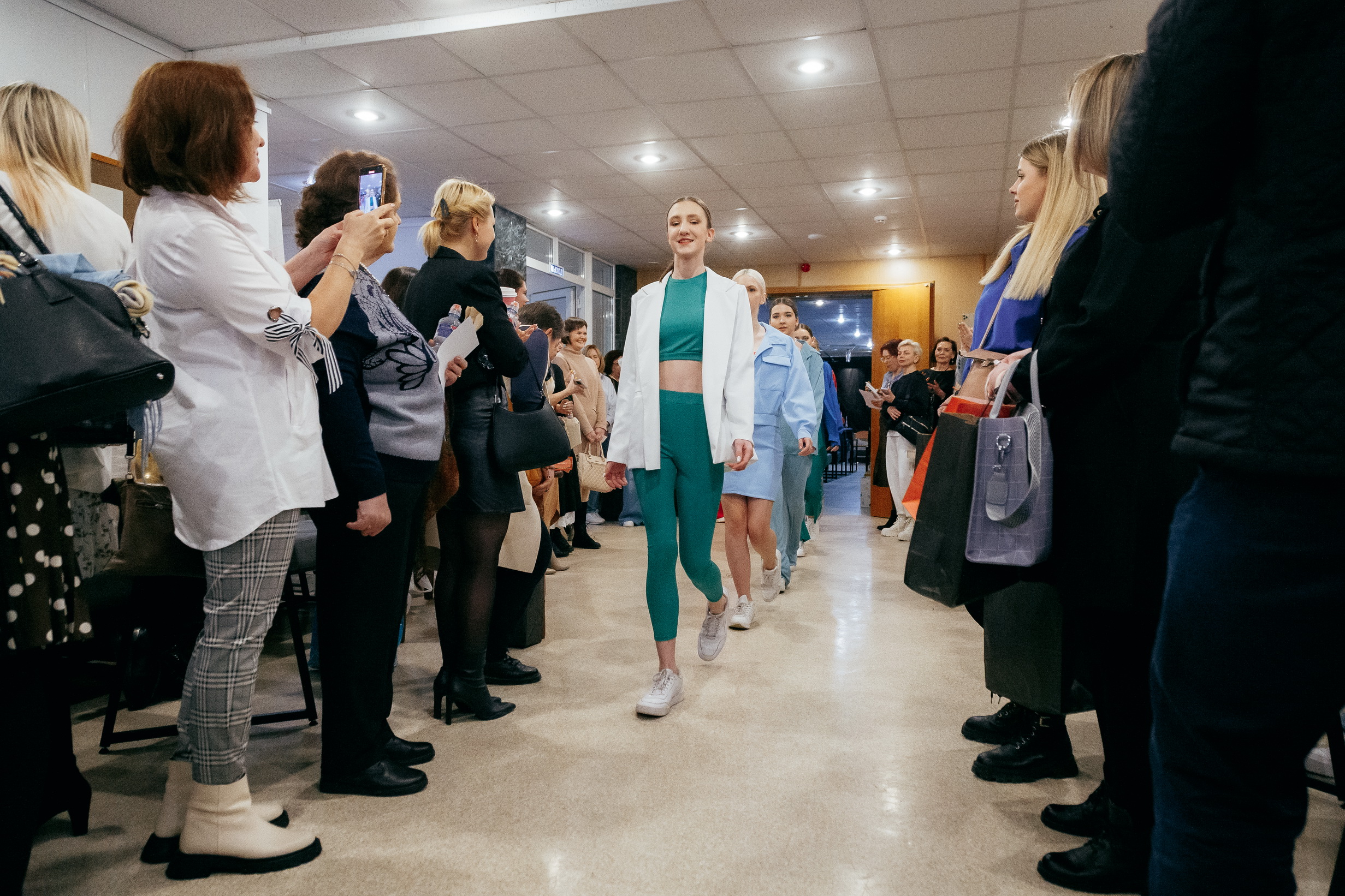 0371 2022 04 09 1 DX DMR 0858 — Postimages