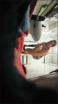 [Image: Voyeur14395120219.jpg]