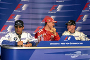 13 de Mayo. - Pagina 2 F1-austrian-gp-2001-press-conference-juan-pablo-montoya-michael-schumacher-and-ralf-schuma
