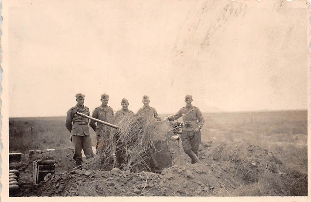 Flak - Geschütz im Erdkampf Steppe bei Stalingrad Ostfront Russland
