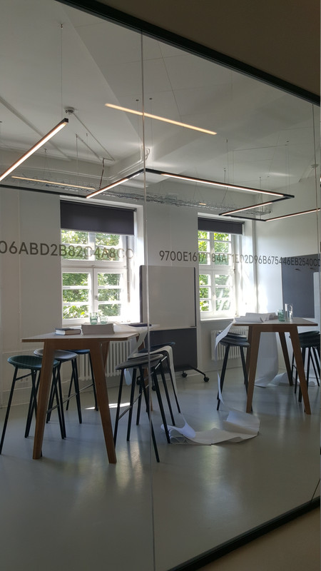Full Node Besprechungsraum Beleuchtung mit Tageslicht, Arbeitslicht und blendfreier Lichtplanung