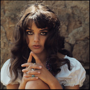 tina-aumont-a82