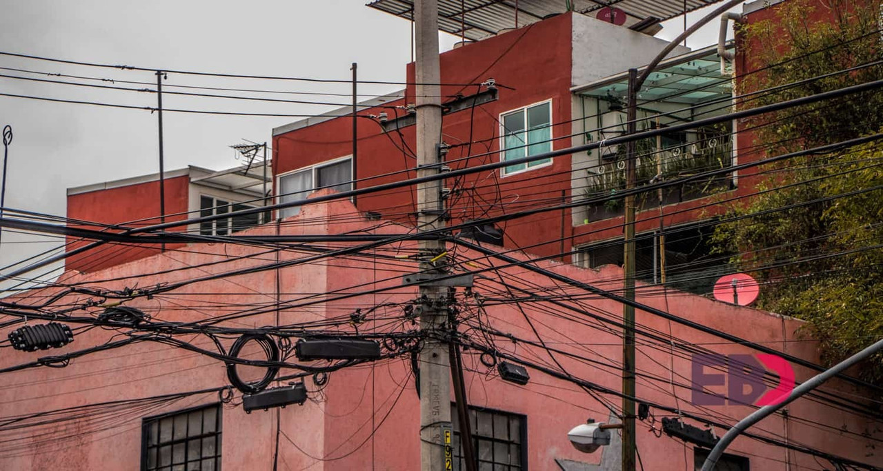 Diputados pedirían quitar los cables que no sirvan en las calles de México