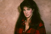 connie-sellecca-b08