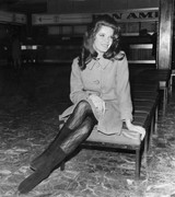 samantha-eggar-c40
