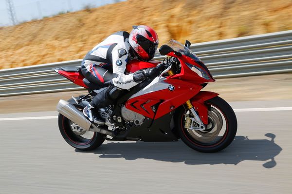 BMW S1000RR Superbike – первый немецкий мотоцикл который сможет BMW S1000RR Superbike – первый немецкий мотоцикл который сможет