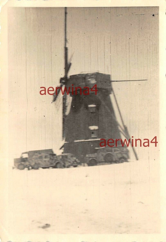 Kübelwagen Steyr 1500 A an Windmühle Pristan Oblast Leningrad Russland Ostfront