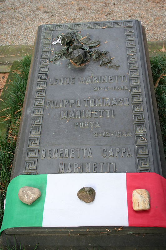 Tomba-Filippo-Tommaso-Marinetti