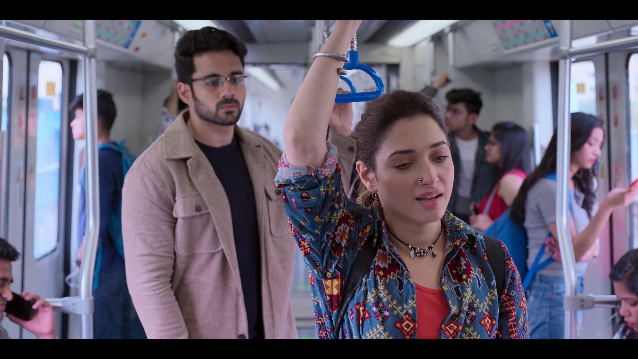 Babli-Bouncer-2022-DSNP-WEB-DL-Hindi-Ta-Te-1080p-x264-AVC-DDP-with-Dolby-Atmos-5-1-ESub-mkv-0004