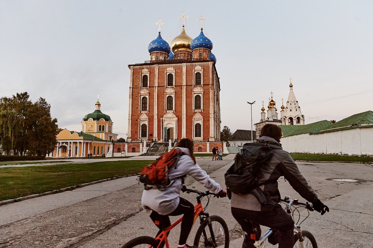 Рязанский кремль рязань. Рязань пристань у кремля. Петербург туры из рязани. Экскурсии в рязани для школьников. Петербург туры из рязани.