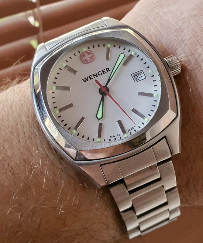 D642F5EF-A987-4C31-B56A-8B2150D72040