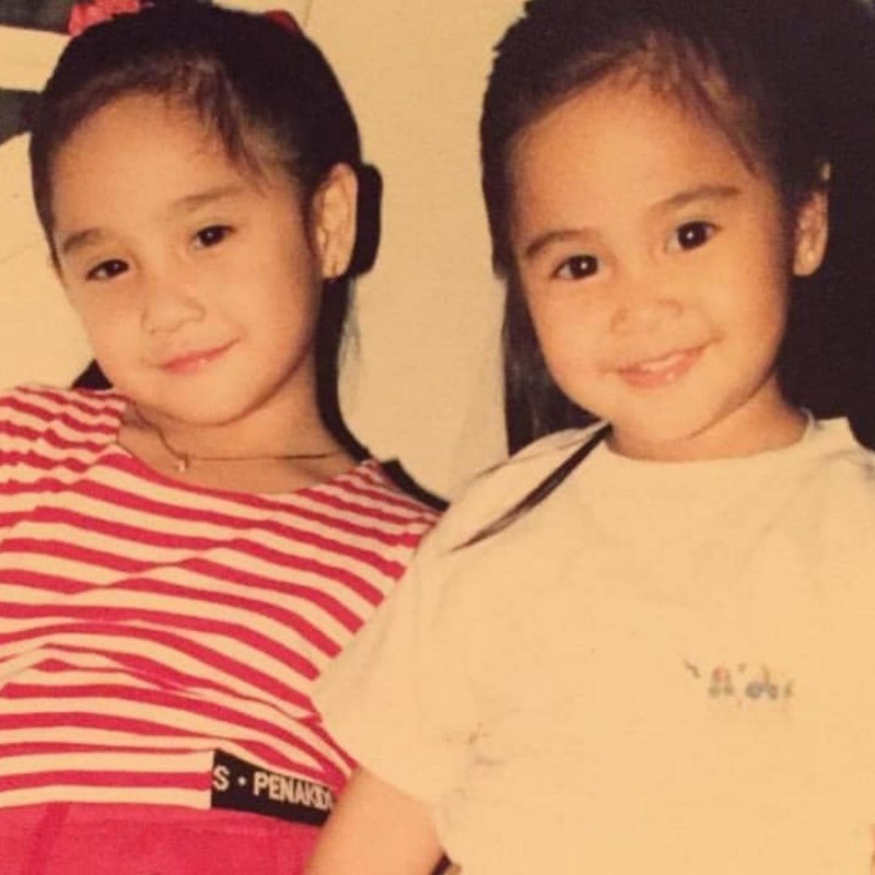 Nagita Slavina memamerkan foto masa kecil dengan caca Tengker