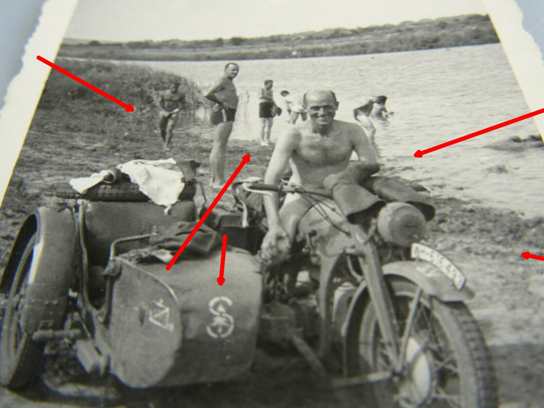 Foto, Nakter Soldat auf Krad, 100. Jäger Division, Vormarsch Stalingrad,1942