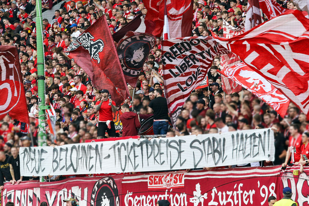 1-fc-kaiserslautern-eintracht-braunschweig-2-bundesliga-2023-2024-19