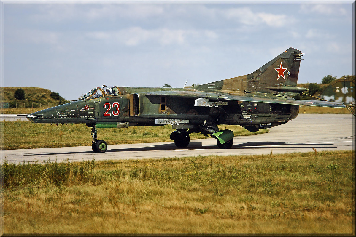 296 APIB MiG-27M 23 Red_83712545702, Summer 1992
