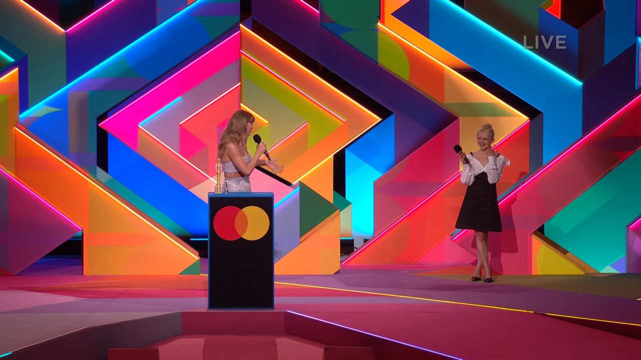 Taylor Swift - Global Icon Award,2021 Brit Awards,11 May 2021(FEED-1080i-MPA2.ts_20210512_085318.651
