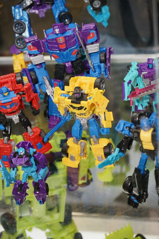 SDCC2015-Hasbro-Case-Transformers-Combiner-Wars-