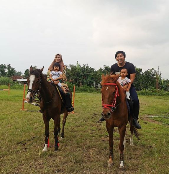 Ridwan bersama istri dan anak-anaknya