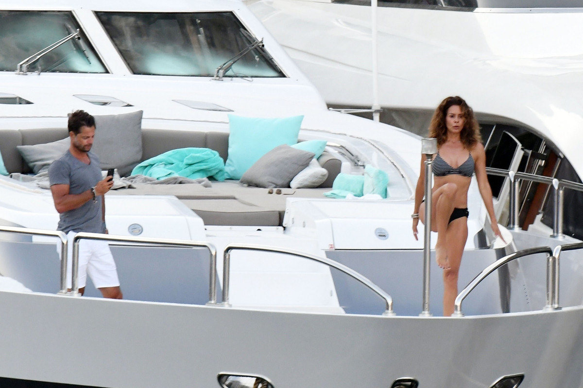 Brooke-Burke-Sexy-40-thefappeningblog.com_