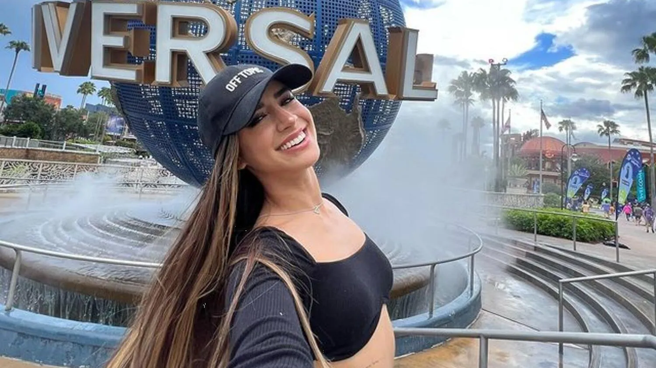 Con tremendo vestido Tammy Parra se olvida de las infidelidades