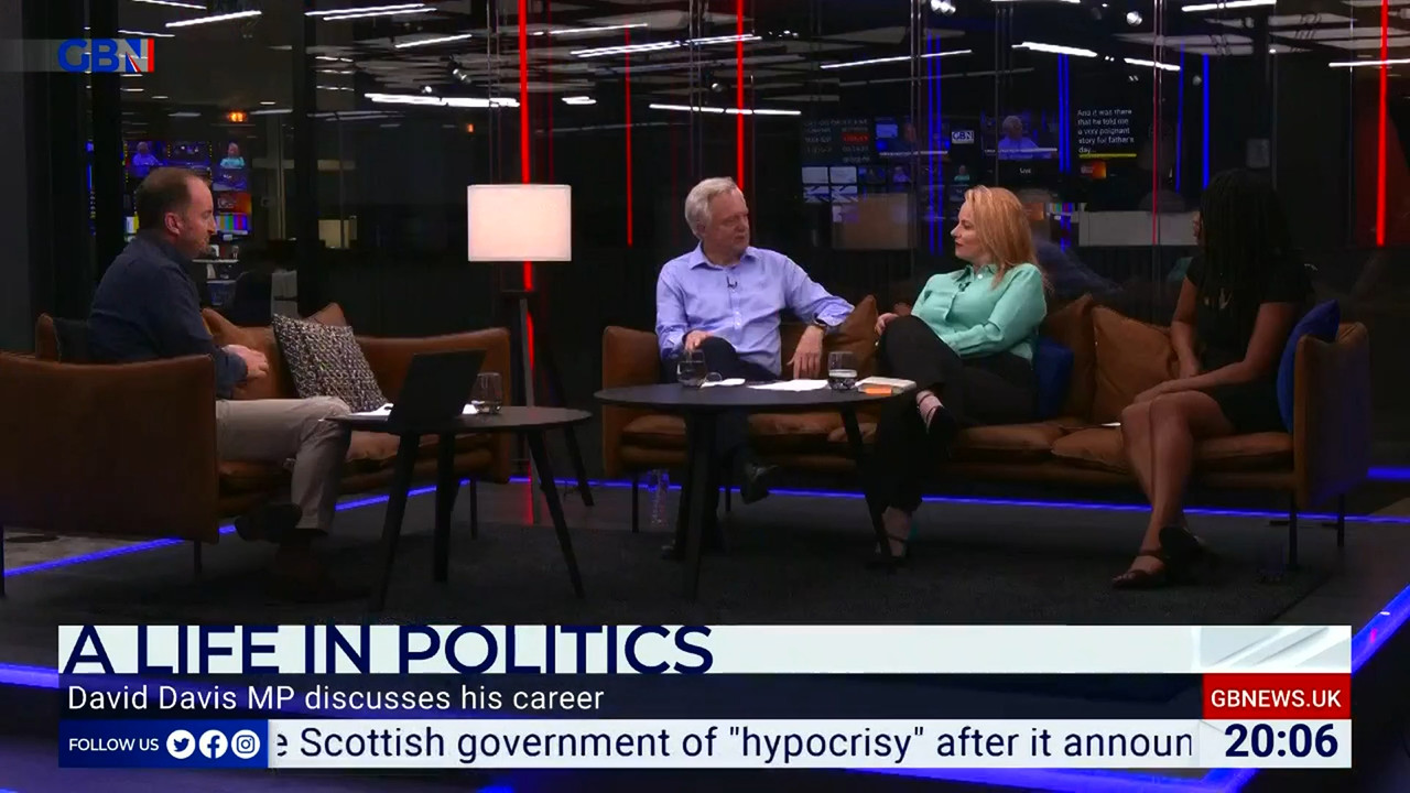 06.20 - 19.00.00 - Sunday Night Live. Interviews, debate and discussi..._001.ts_snapshot_16.21.157