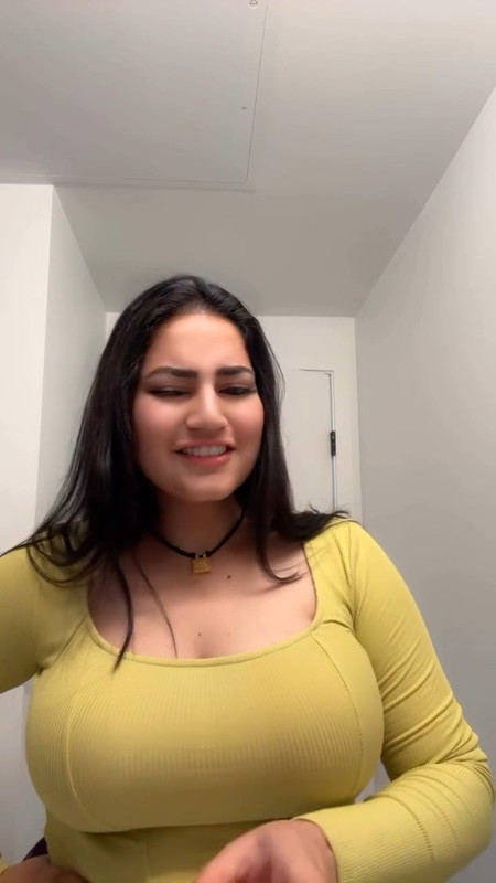 Punjabi lady Huge tits in yellow tshirt.mp4_snapshot_00.10.436