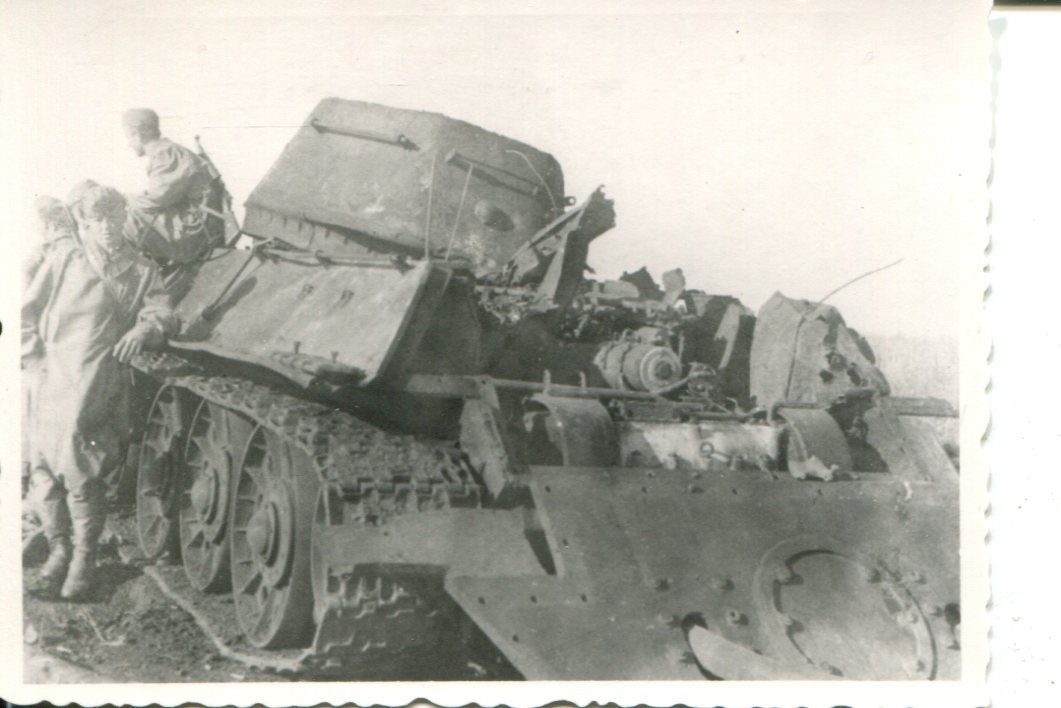 Orig.Foto zerstörter Russischer Panzer Tank T 34