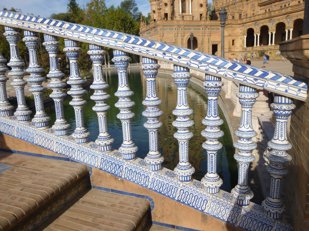 A close up of the blue and white tiles that cover the railing/balustrade of the bridge.