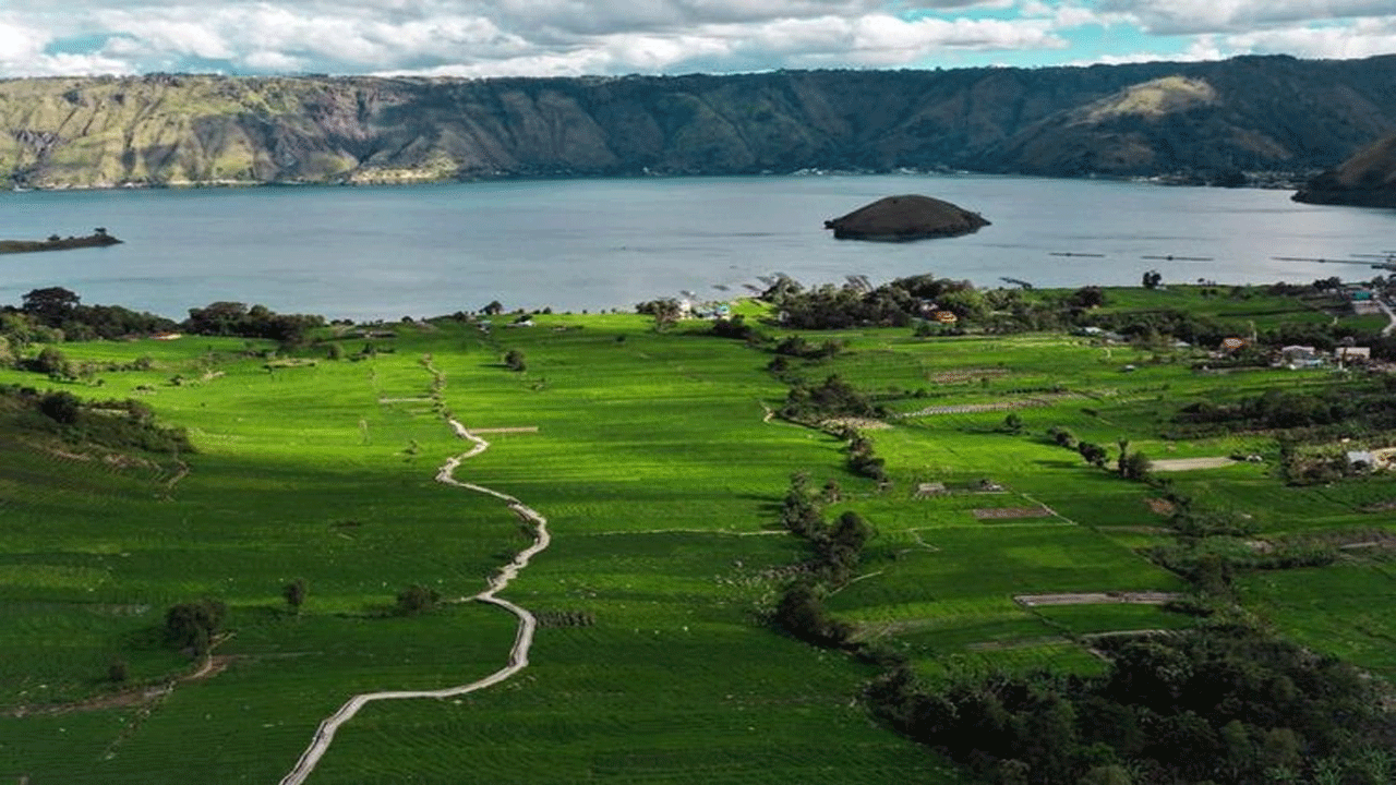 Desa Tipang di Tepi Danau Toba