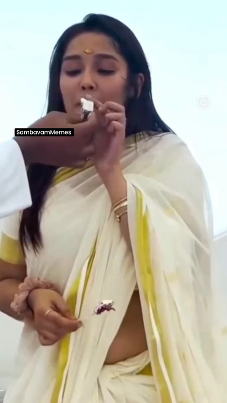 Anikha Surendran Hot Open Deep Big Navel Show in White Saree.mp4_snapshot_00.00.574