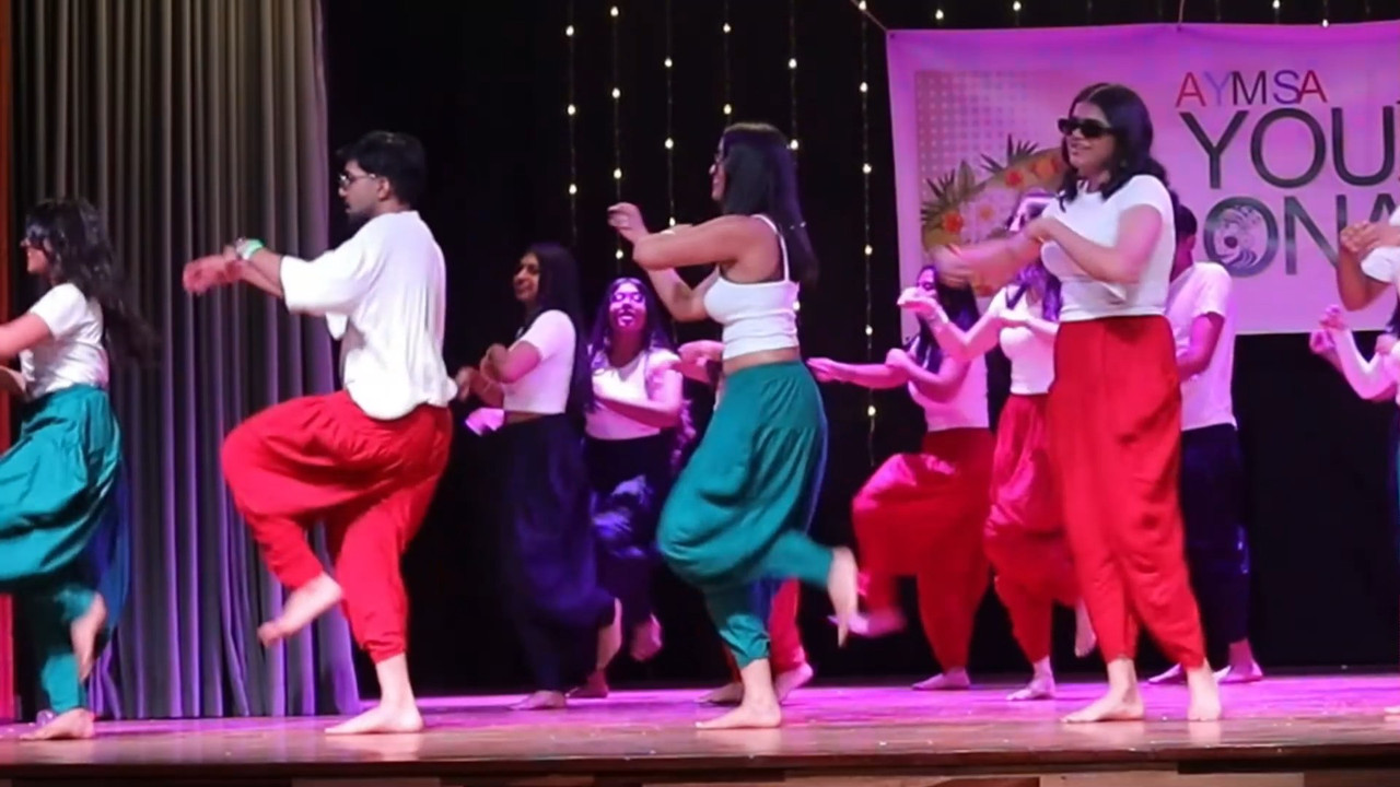 Malayali Girls busty boobs jiggling and anvel in white costumes mp4