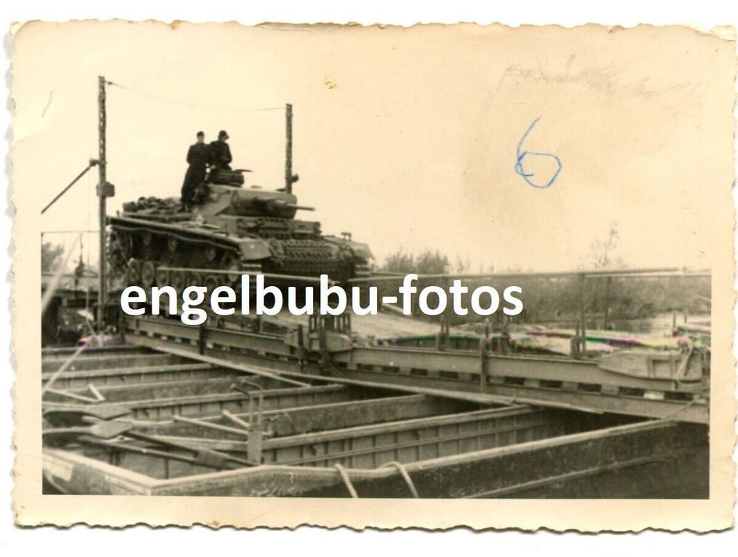 FOTO - Gebirgsjäger Rgt. - Einsatz PANZER - Panzer III auf Notbrücke - Osten 1
