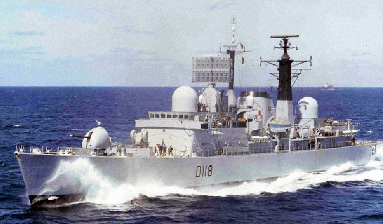 HMS Coventry (D.118)-9