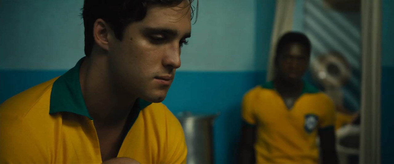 Pelé: Birth of a Legend 2016 BluRay [Hindi + Tamil + Telugu + English] 480p, 720p ESub Screenshot