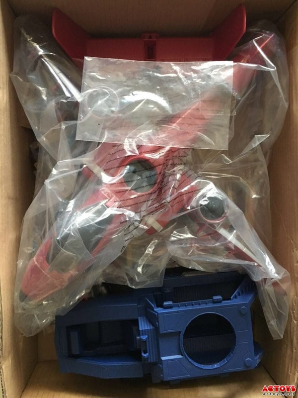 SDCC-2016-Transformers-vs-gijoe-box3