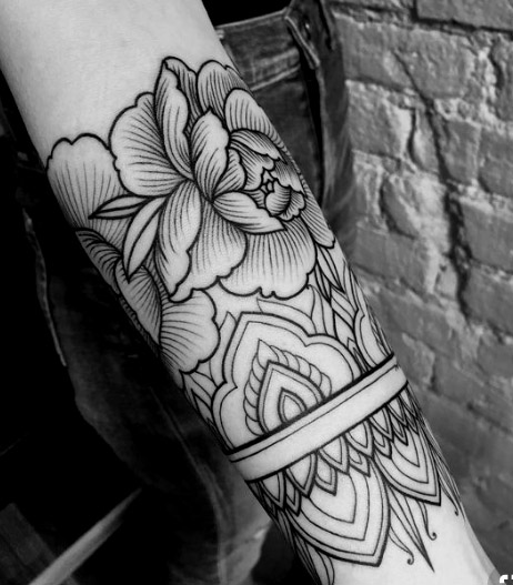 Black-and-white-flower-tattoo 512235 (14)