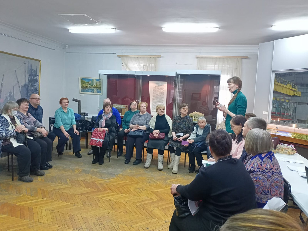 Ю.В. Багина начинает игру Варежка