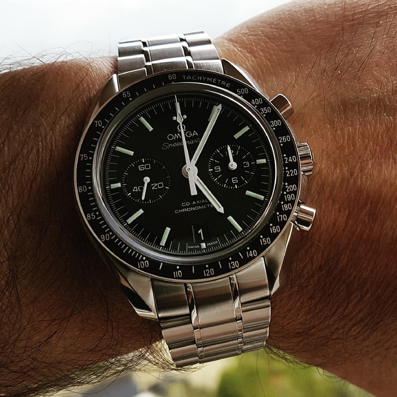 Omega Speedmaster Moonwatch Co-Axial Chronograph 44.25 mm Cal. 9300 (2)
