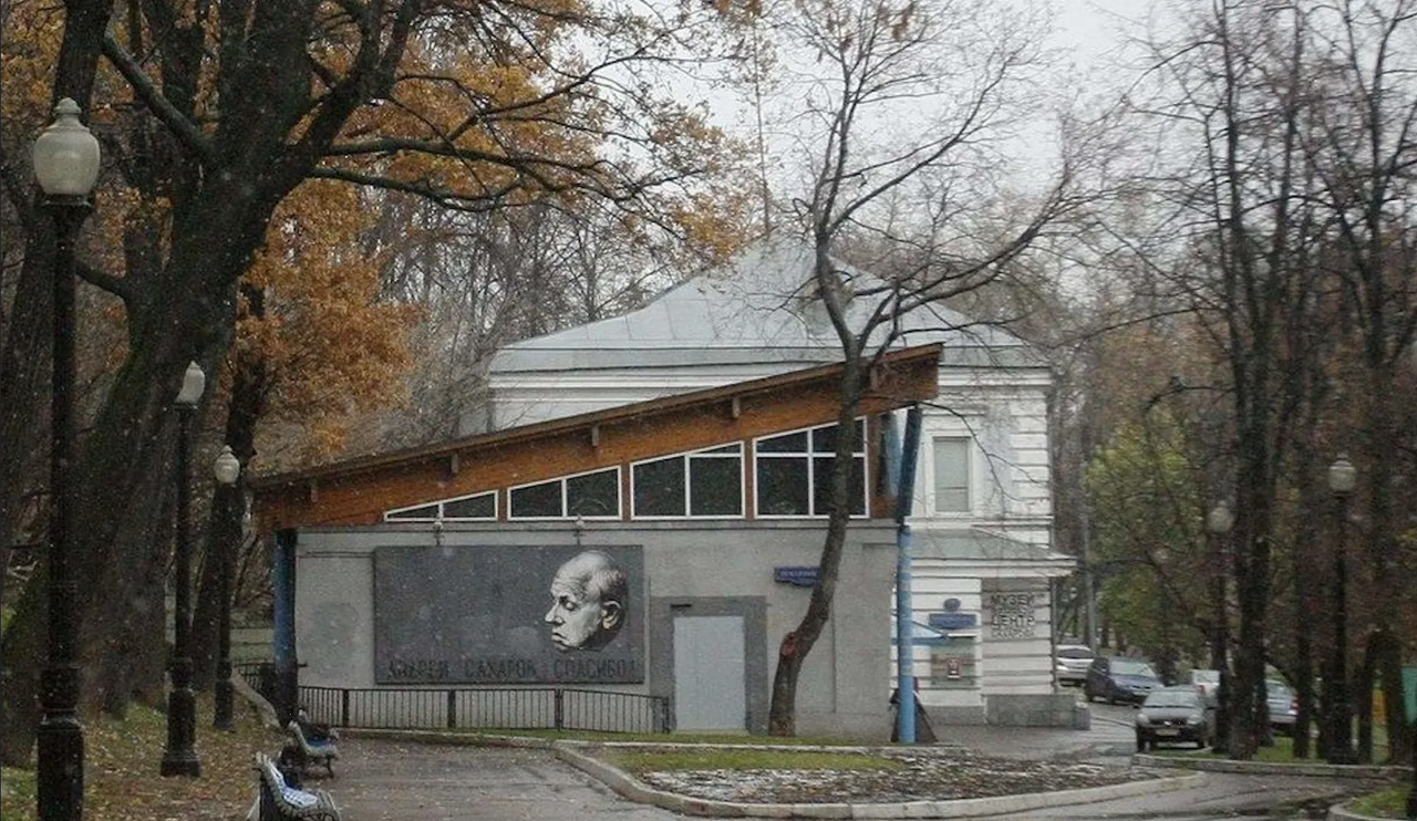 Rusia cierra el centro Sájarov mientras es atacada con drones