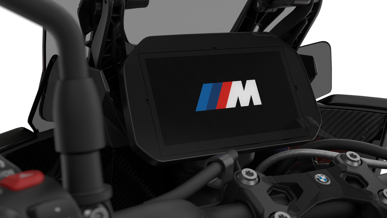 P90528827_highRes_the-new-bmw-m-1000-x