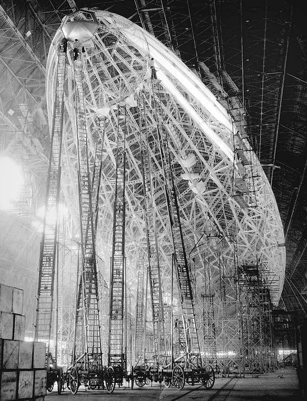 https://i.postimg.cc/8zRmGtWz/The-USS-Akron-1.jpg