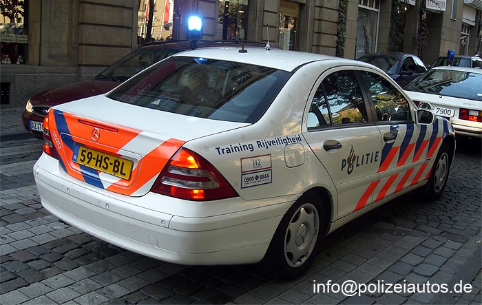 Mercedes-Benz-C320 Politie1