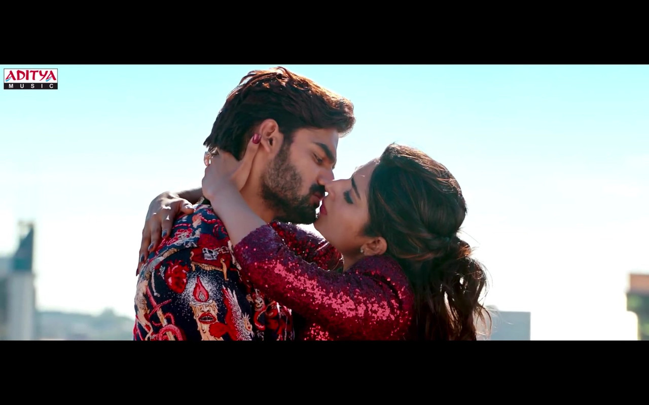 [Image: Anagha-HOT-lip-lock-REFT-05.jpg]