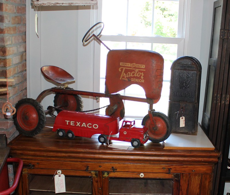 vintagetoytractor.jpg