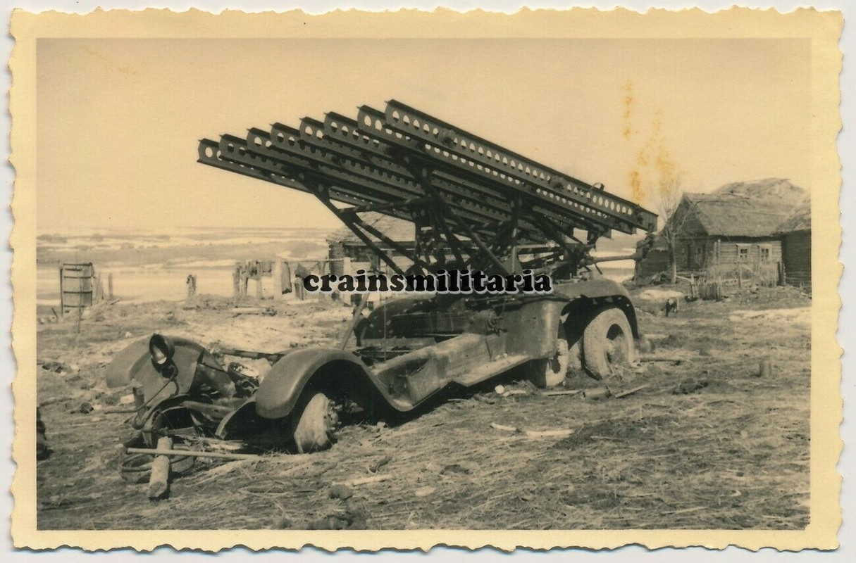 Orig. Foto zerstörte russische Stalinorgel Raketenwerfer Lkw in 